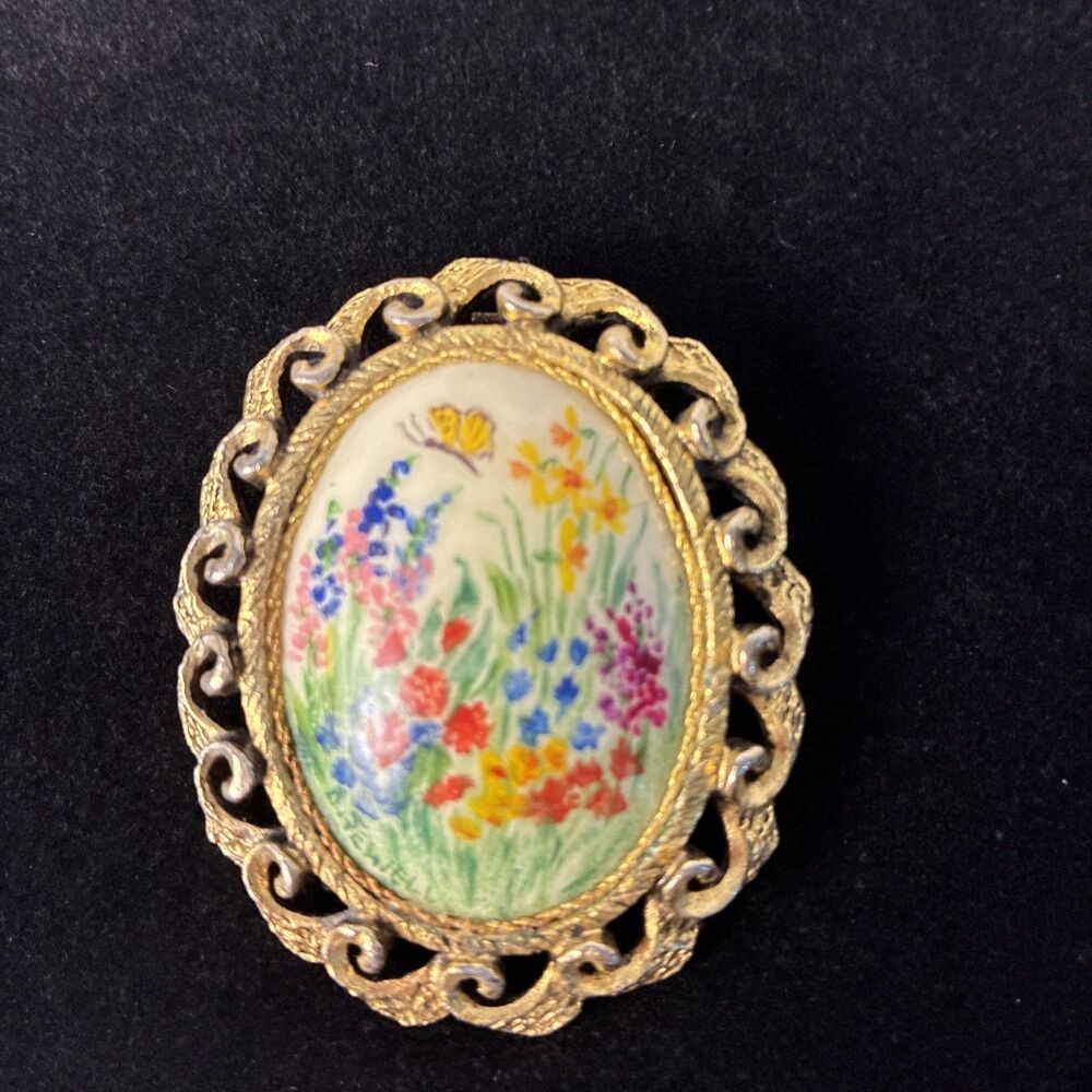 VINTAGE CAMEO HAND PAINTED FLORAL BROOCH with butterfly